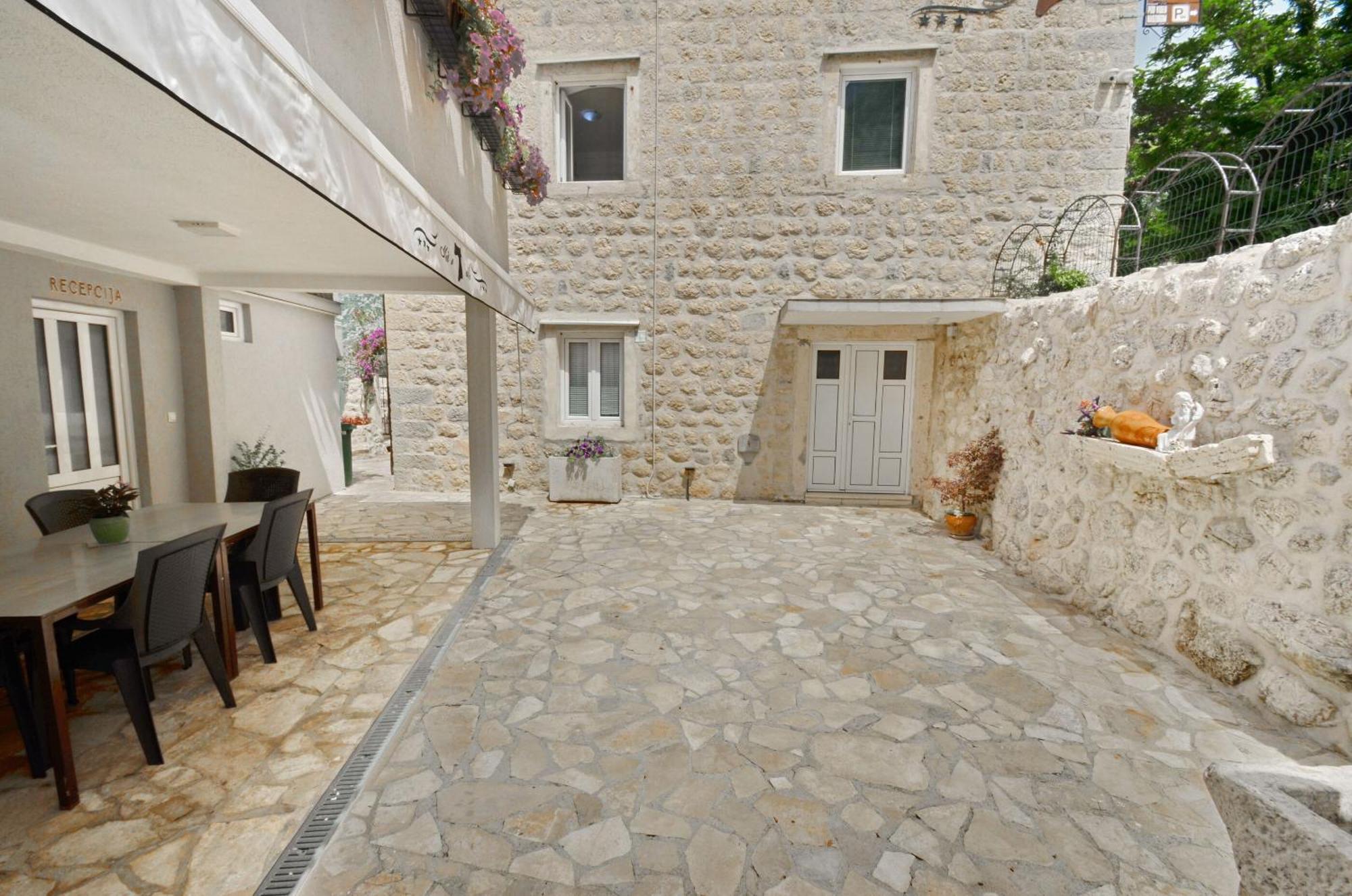 Apartments Mir I Dobro Kotor Exterior foto